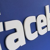 Consumers respond to Facebook’s aggressive push into mobile in 2012